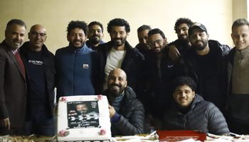 صورة من كواليس احتفال مسلسل راجعين يا هوا