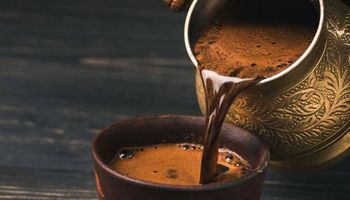 أضرار الإفراط في شرب القهوة 