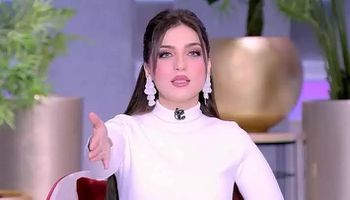 ياسمين عز 