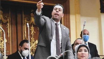 النائب أحمد فرغلى : رئيس هيئة قناه السويس يخالف الدستور